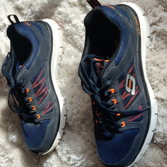 EUC Men's Sketchers Lightweight tennis shoes - Picture 4 of 6